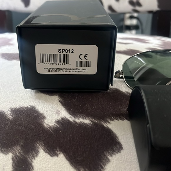 COPY - Beautiful brand new sunnies! Amazing but are just a little too small on … - Picture 2 of 6